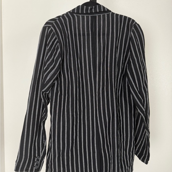 Black & White Pinstripe Blazer – Lightweight Tailored Jacket - Picture 3 of 6